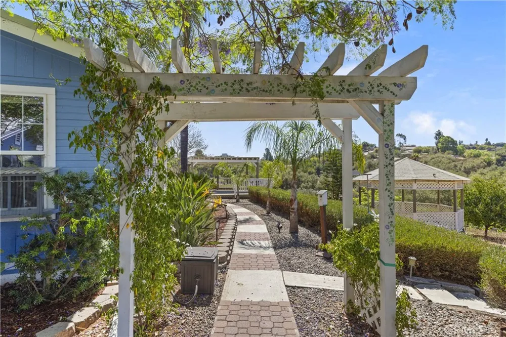 9914 W Lilac Road Escondido, CA 92026