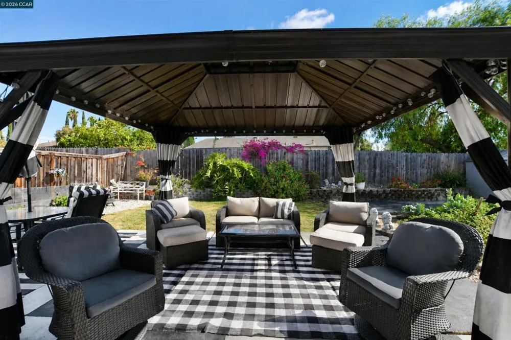 1904 Calaveras Dr Bay Point, CA 94565