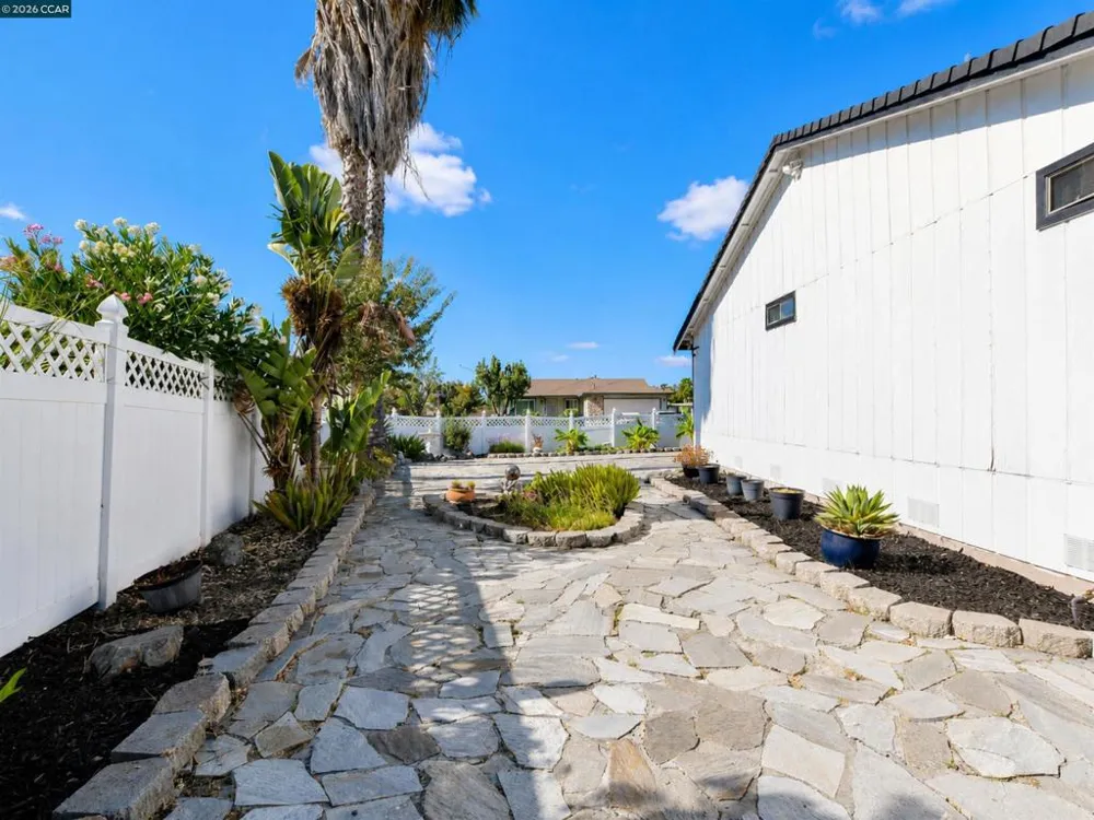1904 Calaveras Dr Bay Point, CA 94565