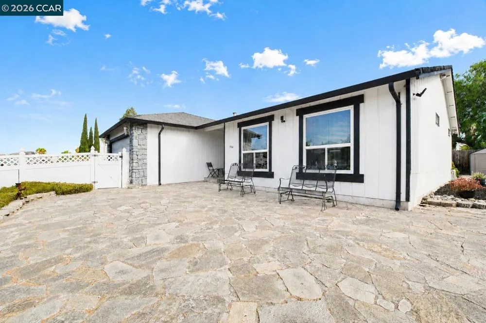 1904 Calaveras Dr Bay Point, CA 94565