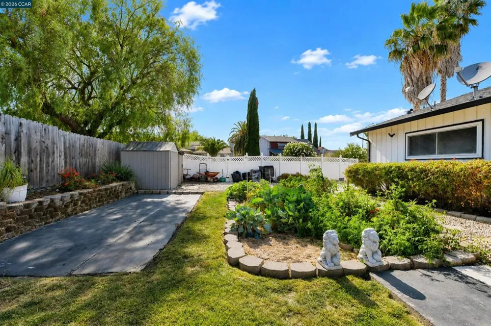 1904 Calaveras Dr Bay Point, CA 94565