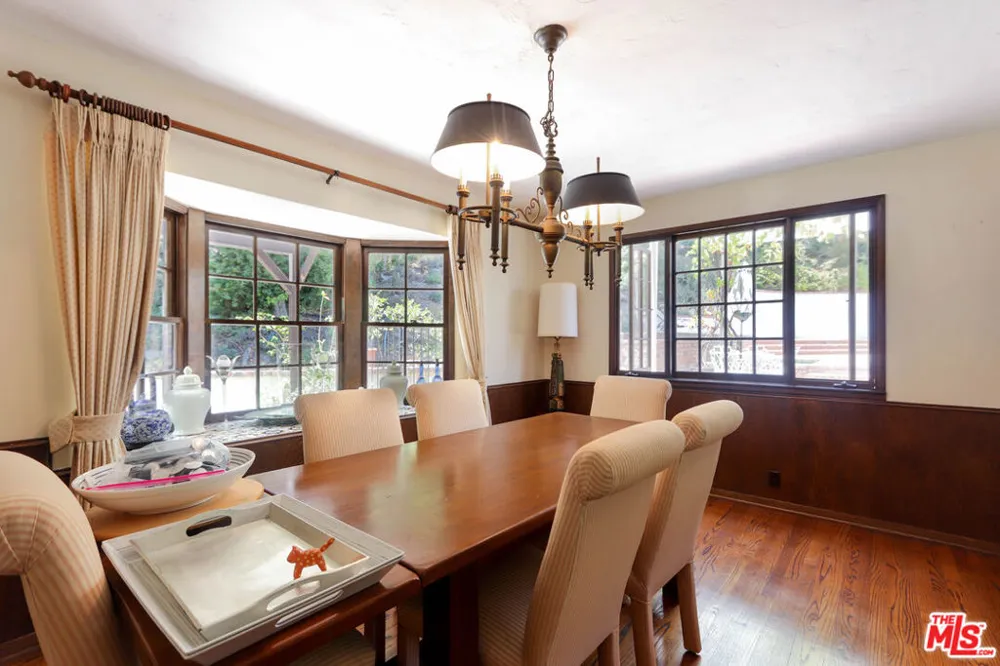12145 La Casa Lane Los Angeles, CA 90049