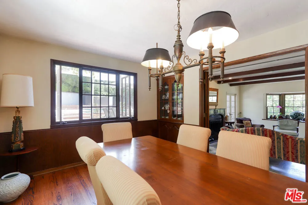 12145 La Casa Lane Los Angeles, CA 90049
