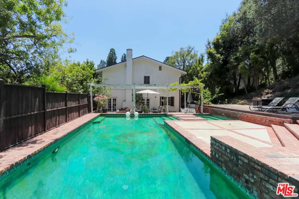 12145 La Casa Lane Los Angeles, CA 90049