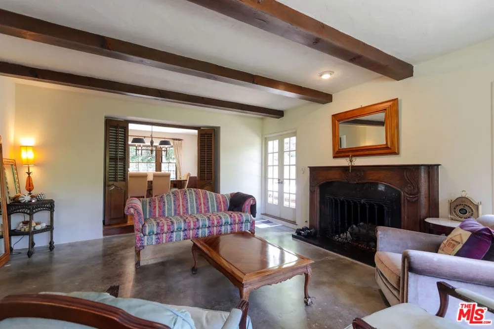 12145 La Casa Lane Los Angeles, CA 90049