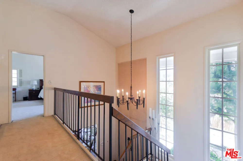 12145 La Casa Lane Los Angeles, CA 90049