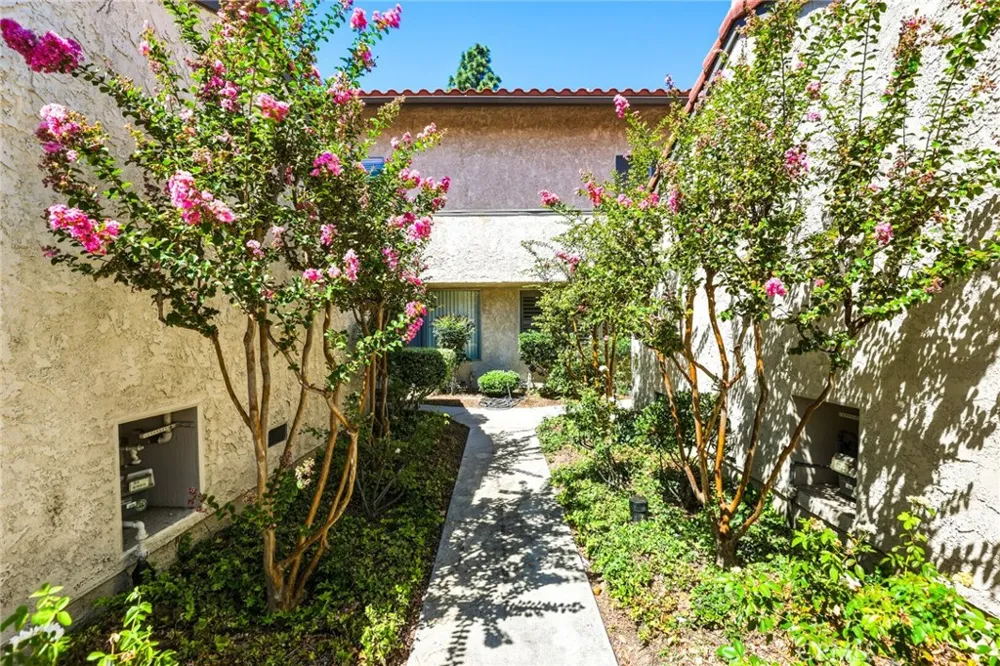 11257 Key West Avenue #3 Porter Ranch, CA 91326