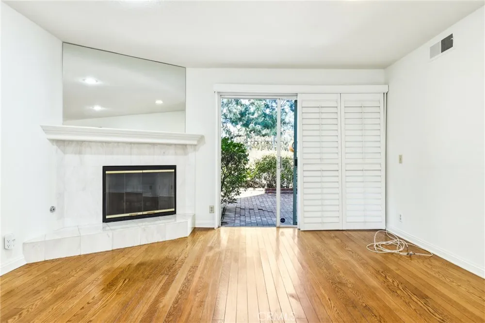 11257 Key West Avenue #3 Porter Ranch, CA 91326