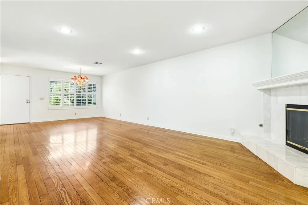 11257 Key West Avenue #3 Porter Ranch, CA 91326