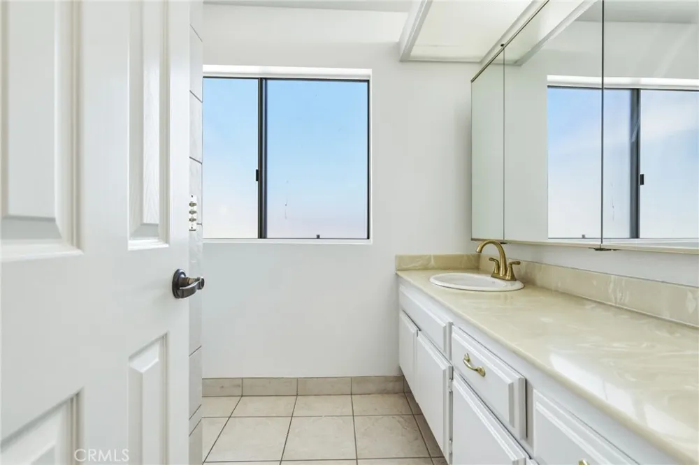 11257 Key West Avenue #3 Porter Ranch, CA 91326