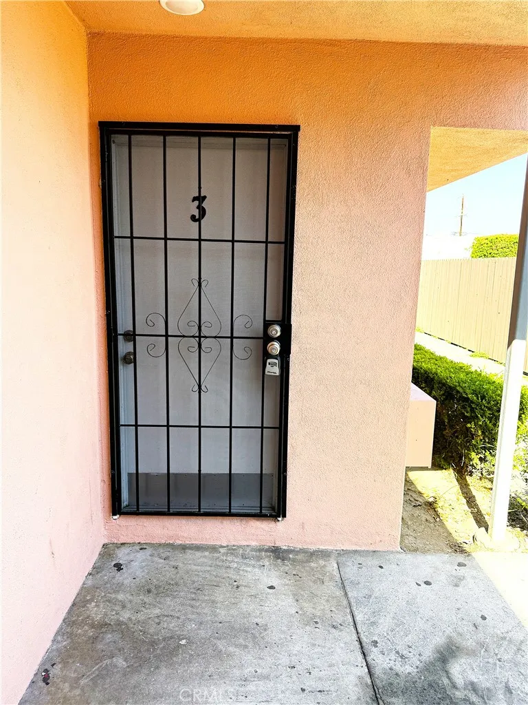 2672 S Redondo Boulevard #3 Los Angeles, CA 90016