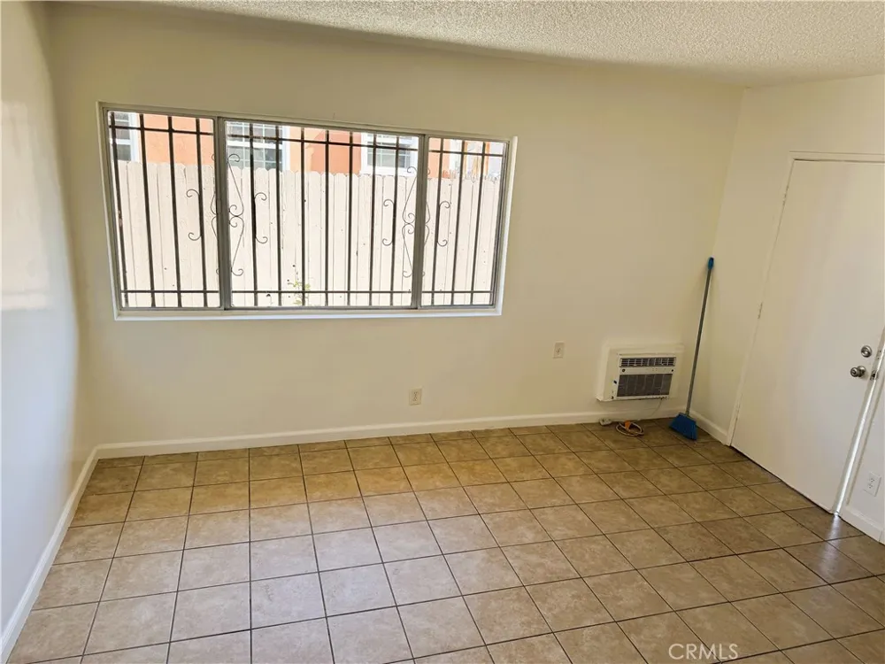 2672 S Redondo Boulevard #3 Los Angeles, CA 90016