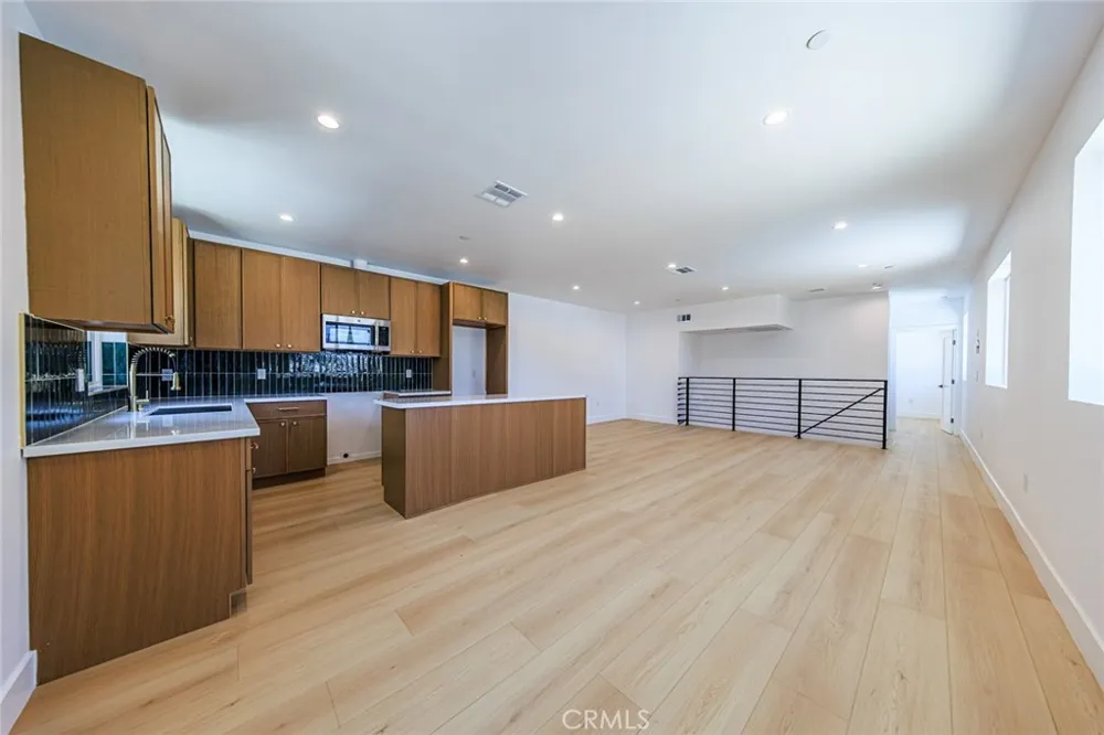 1261 Longwood Avenue #4 Los Angeles, CA 90019