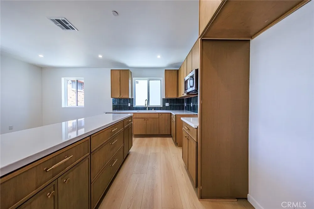 1261 Longwood Avenue #4 Los Angeles, CA 90019