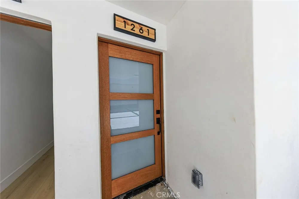 1261 Longwood Avenue #4 Los Angeles, CA 90019