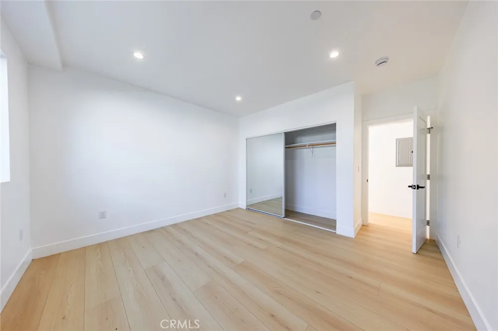 1261 Longwood Avenue #4 Los Angeles, CA 90019