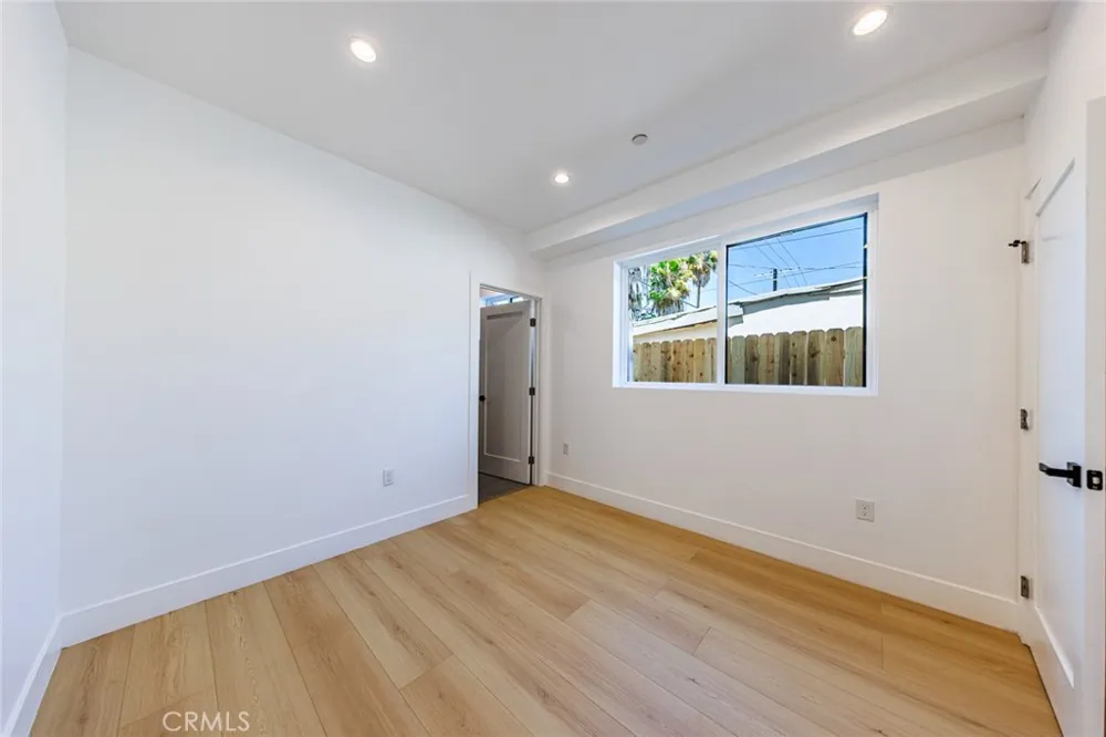 1261 Longwood Avenue #4 Los Angeles, CA 90019
