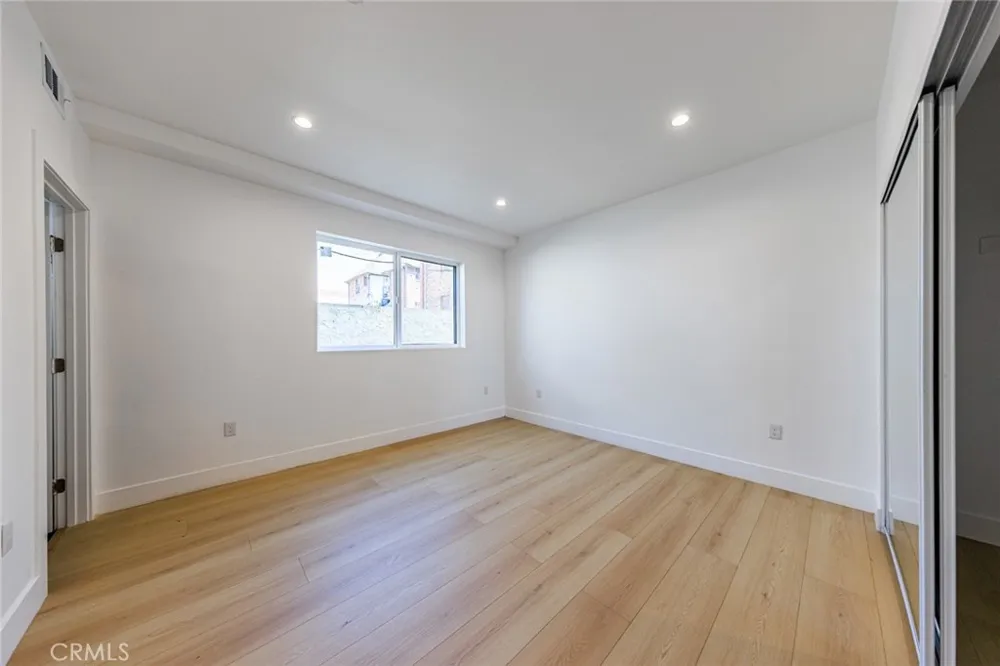 1261 Longwood Avenue #4 Los Angeles, CA 90019