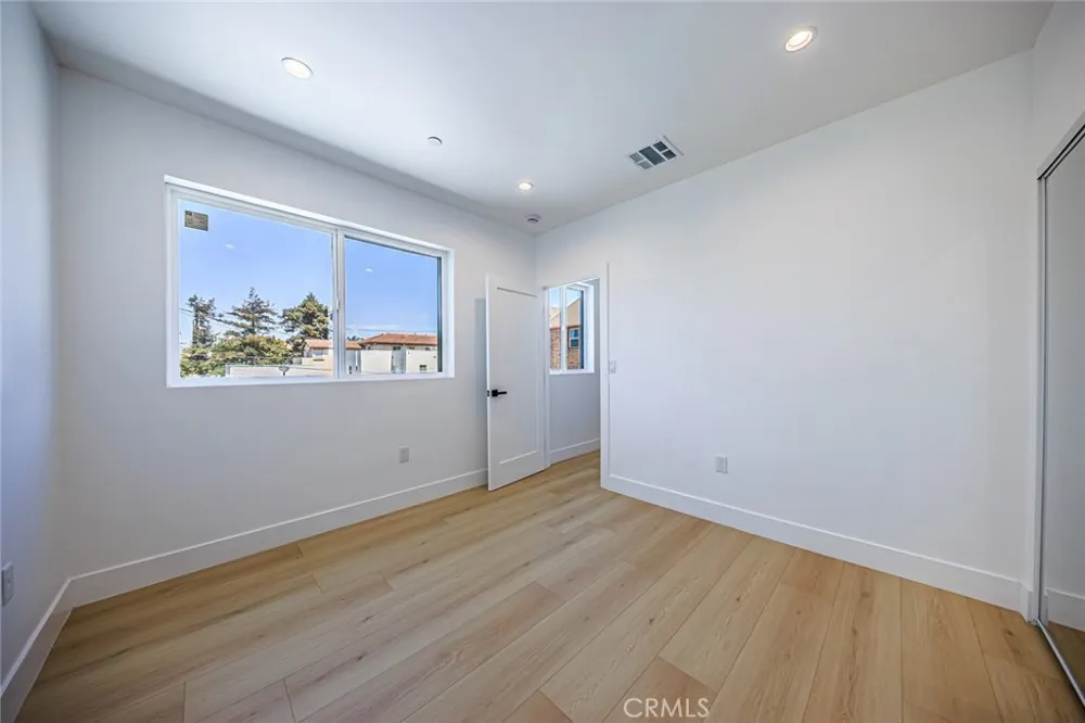 1261 Longwood Avenue #4 Los Angeles, CA 90019