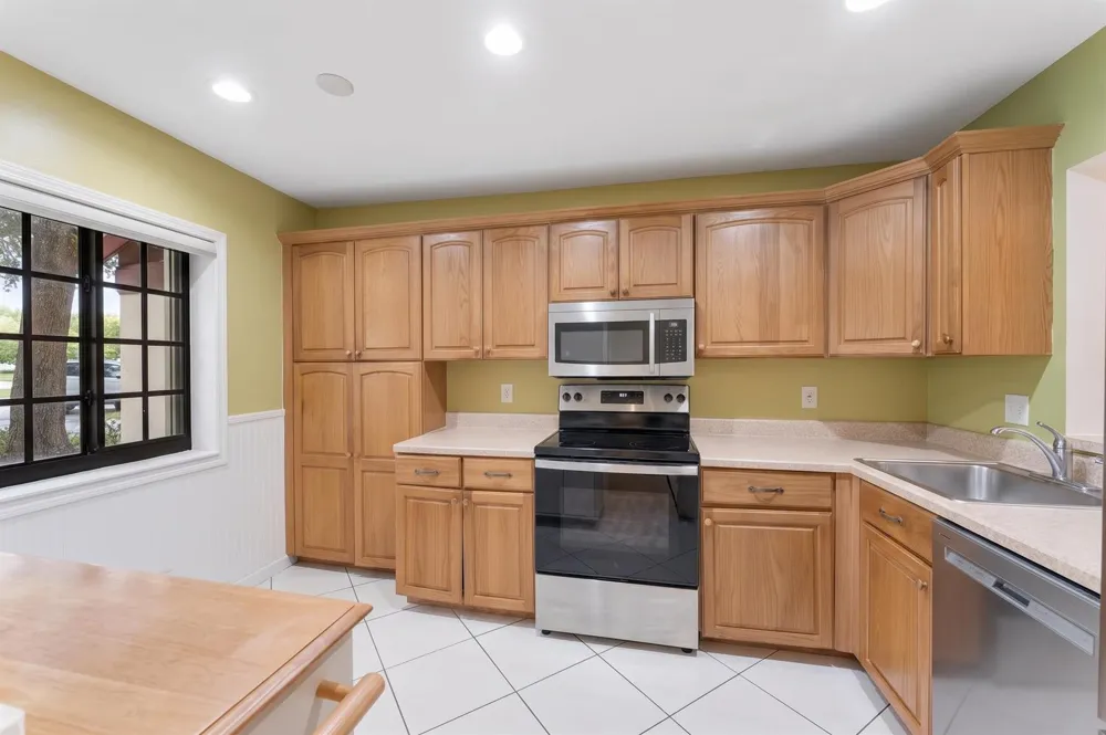 4321 CARAMBOLA CIRCLE #403-F Coconut Creek, FL 33066