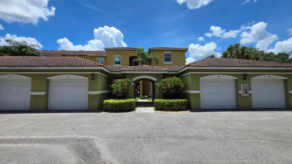 5090 FAIRWAYS CIRCLE #H105 Vero Beach, FL 32967