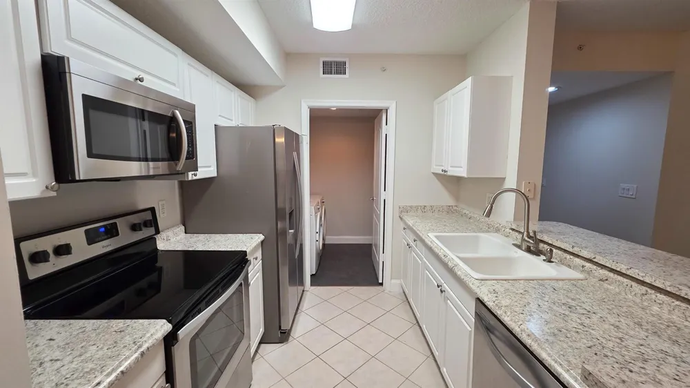 5090 FAIRWAYS CIRCLE #H105 Vero Beach, FL 32967