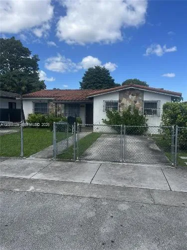 8835 SW 27th St