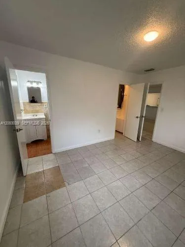 8835 SW 27th St Miami, FL 33165