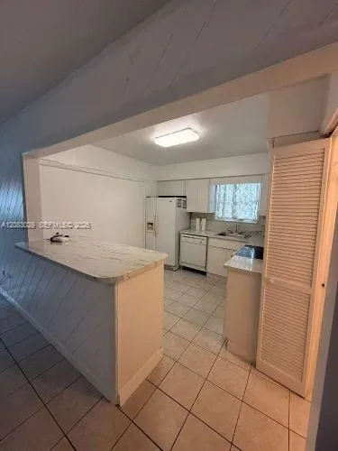 8835 SW 27th St Miami, FL 33165
