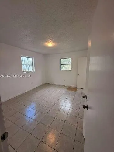 8835 SW 27th St Miami, FL 33165