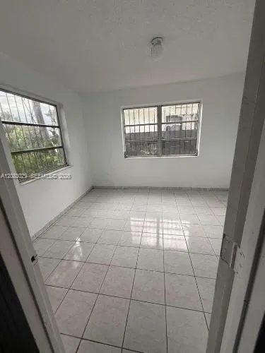 8835 SW 27th St Miami, FL 33165