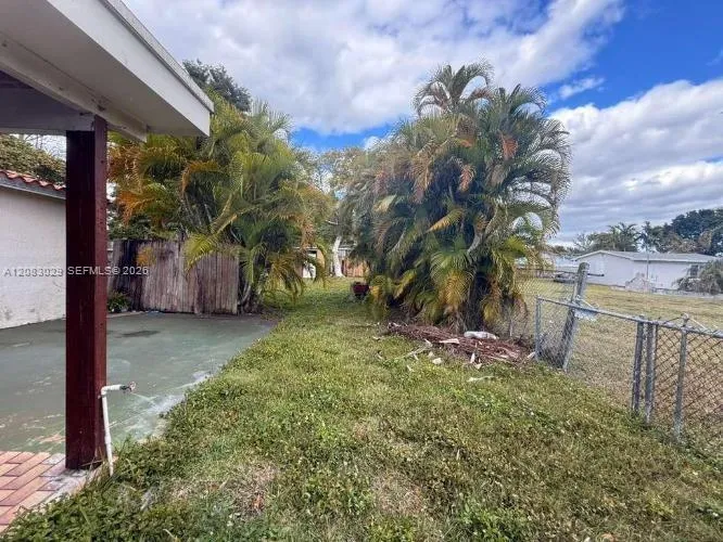 8835 SW 27th St Miami, FL 33165