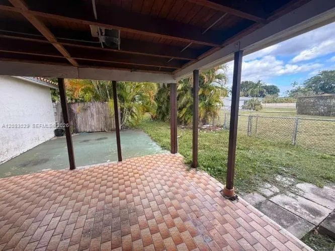 8835 SW 27th St Miami, FL 33165
