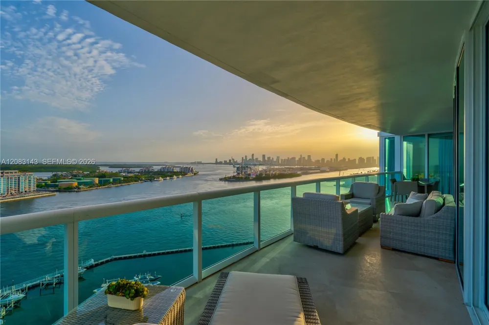 1000 S Pointe Dr #2202 Miami Beach, FL 33139