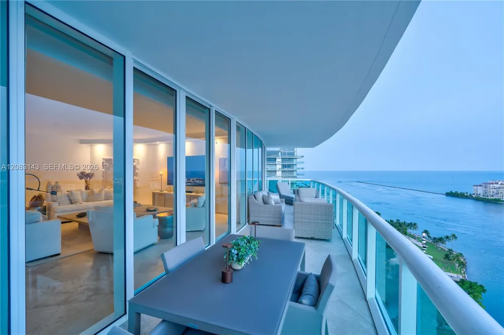 1000 S Pointe Dr #2202 Miami Beach, FL 33139