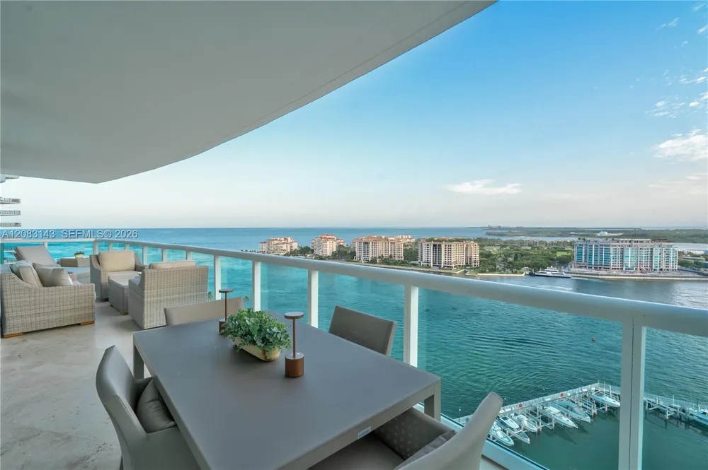 1000 S Pointe Dr #2202 Miami Beach, FL 33139