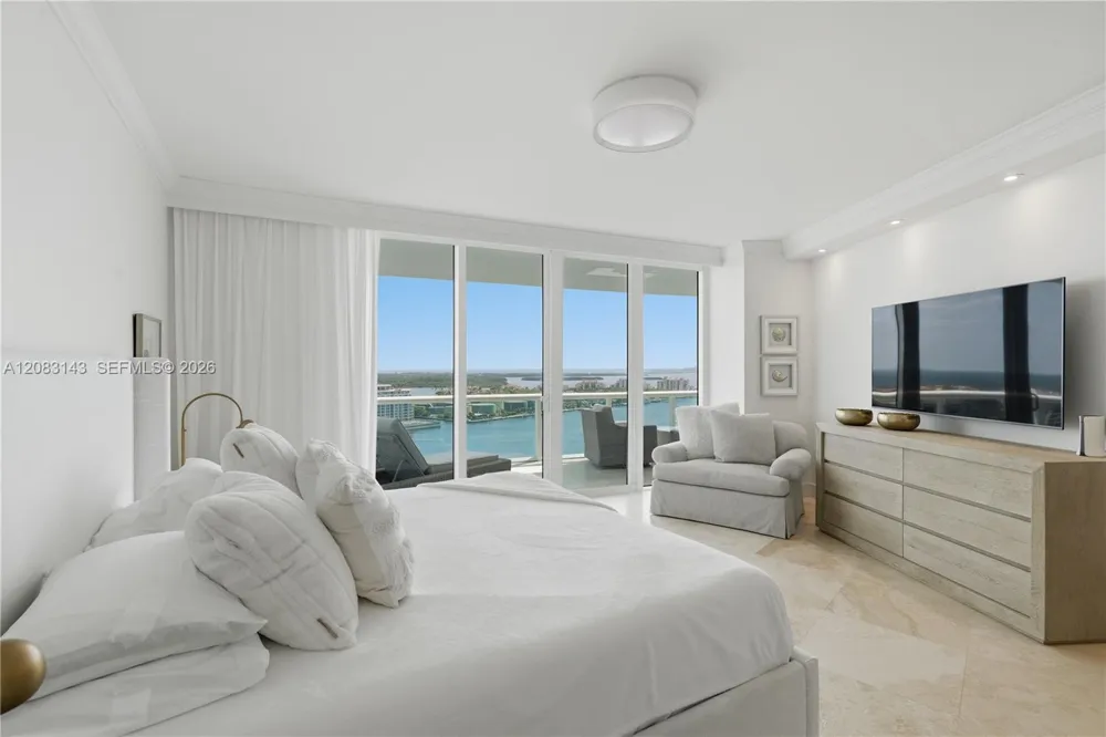 1000 S Pointe Dr #2202 Miami Beach, FL 33139