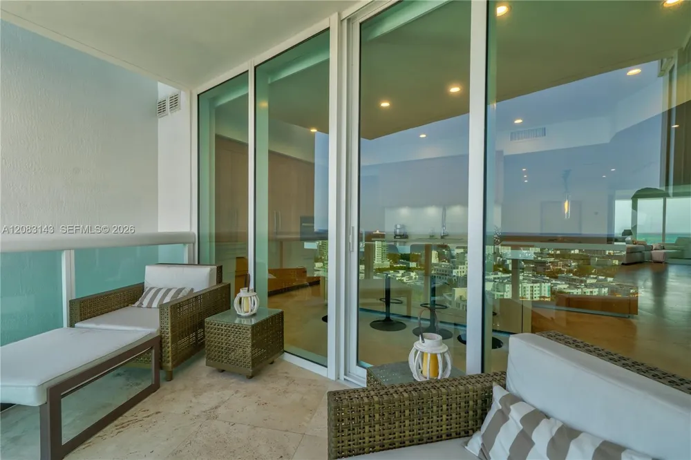 1000 S Pointe Dr #2202 Miami Beach, FL 33139