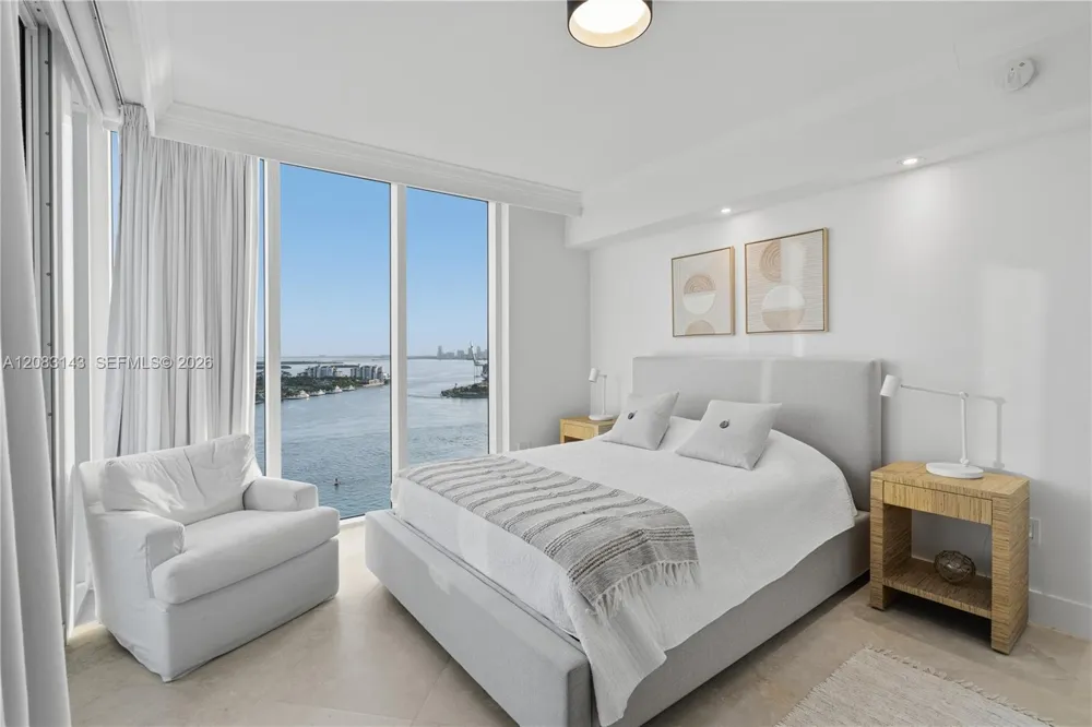 1000 S Pointe Dr #2202 Miami Beach, FL 33139