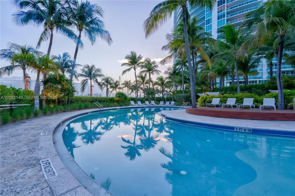 1000 S Pointe Dr #2202 Miami Beach, FL 33139