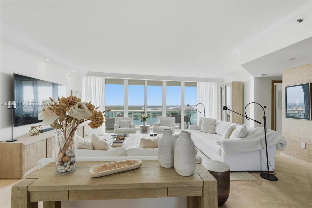 1000 S Pointe Dr #2202 Miami Beach, FL 33139
