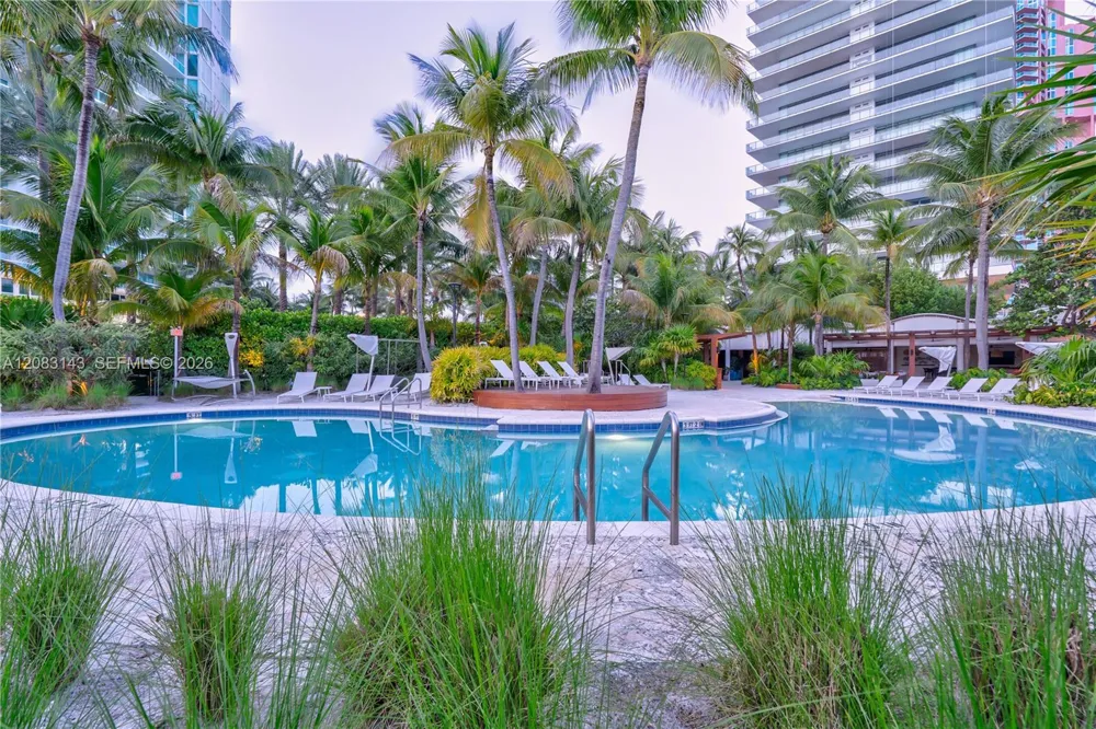 1000 S Pointe Dr #2202 Miami Beach, FL 33139