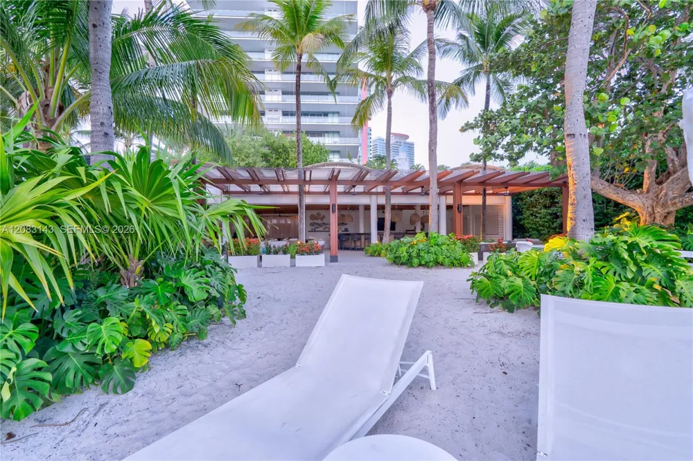 1000 S Pointe Dr #2202 Miami Beach, FL 33139