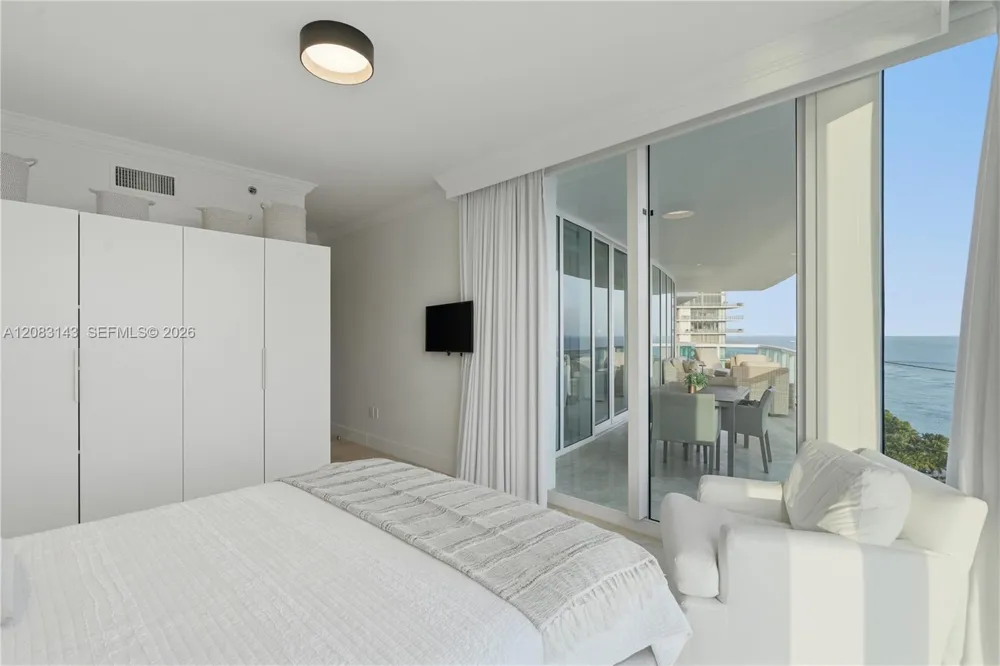 1000 S Pointe Dr #2202 Miami Beach, FL 33139