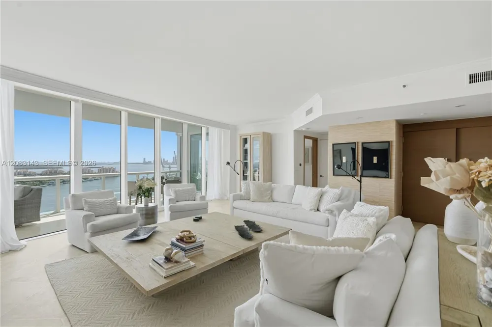 1000 S Pointe Dr #2202 Miami Beach, FL 33139