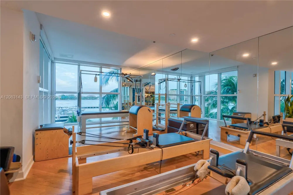 1000 S Pointe Dr #2202 Miami Beach, FL 33139
