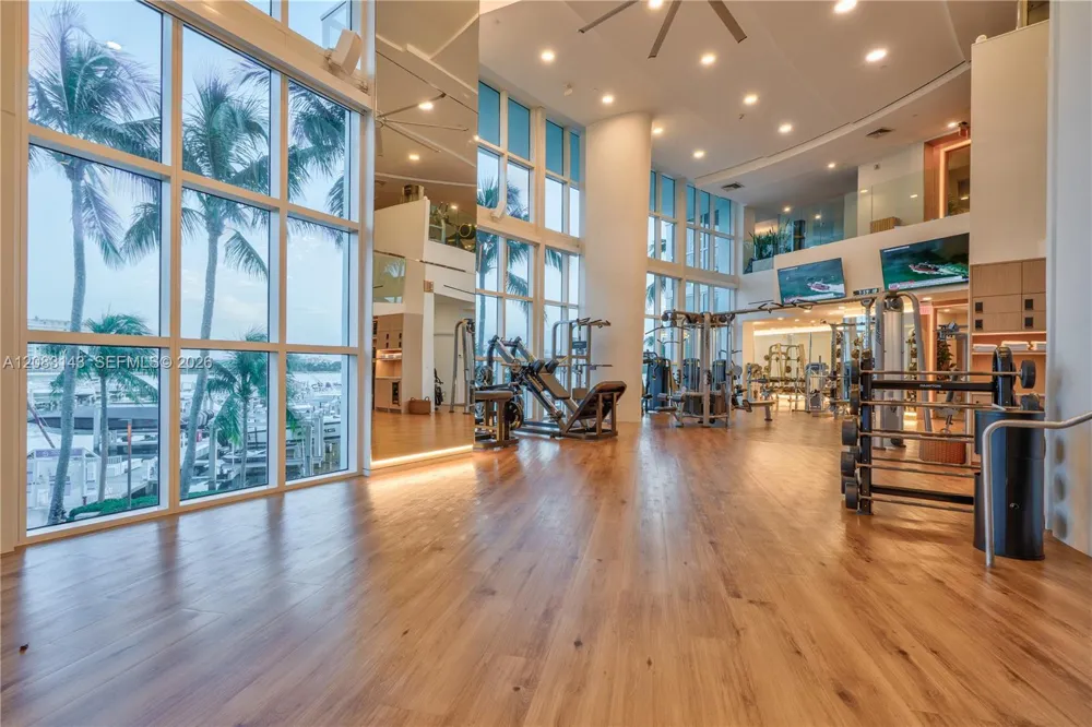 1000 S Pointe Dr #2202 Miami Beach, FL 33139