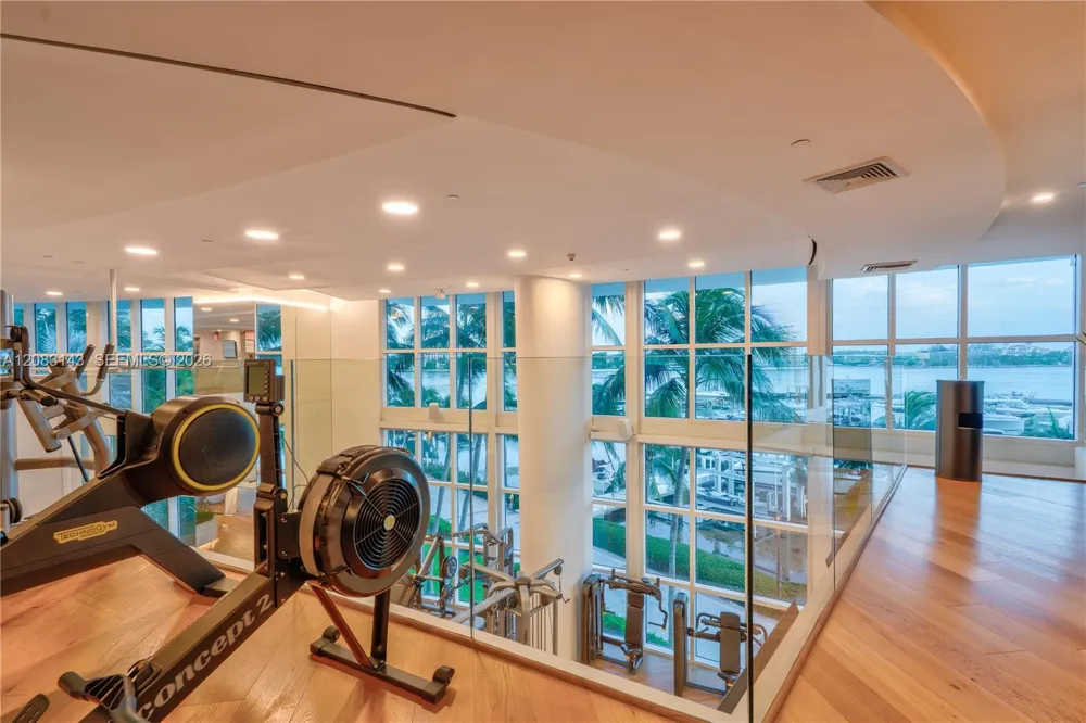 1000 S Pointe Dr #2202 Miami Beach, FL 33139