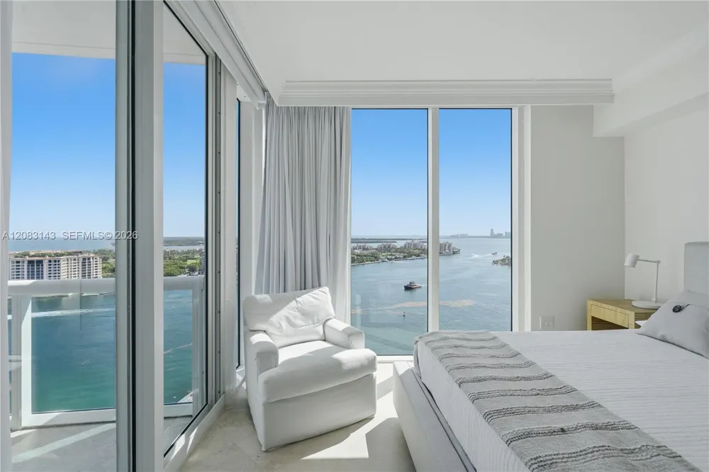 1000 S Pointe Dr #2202 Miami Beach, FL 33139