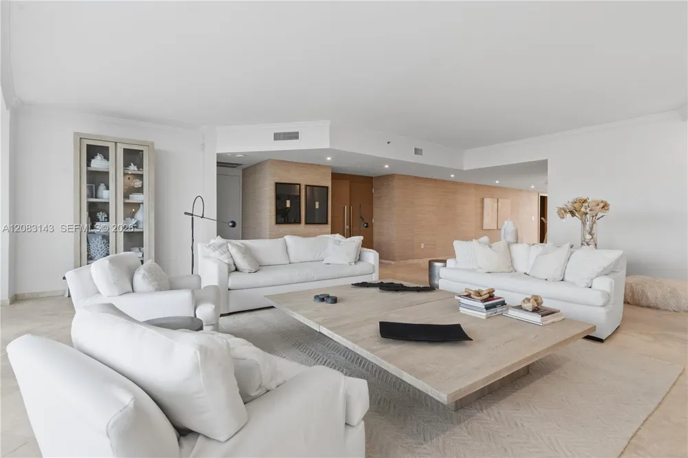 1000 S Pointe Dr #2202 Miami Beach, FL 33139